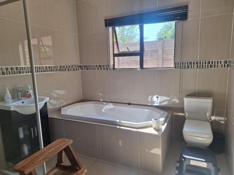 2 Bedroom Property for Sale in Adamayview North West